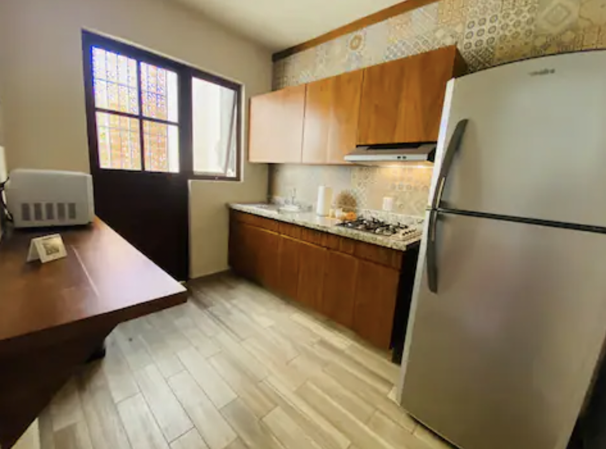 Equipped kitchen with refrigerator, stove and talavera tile