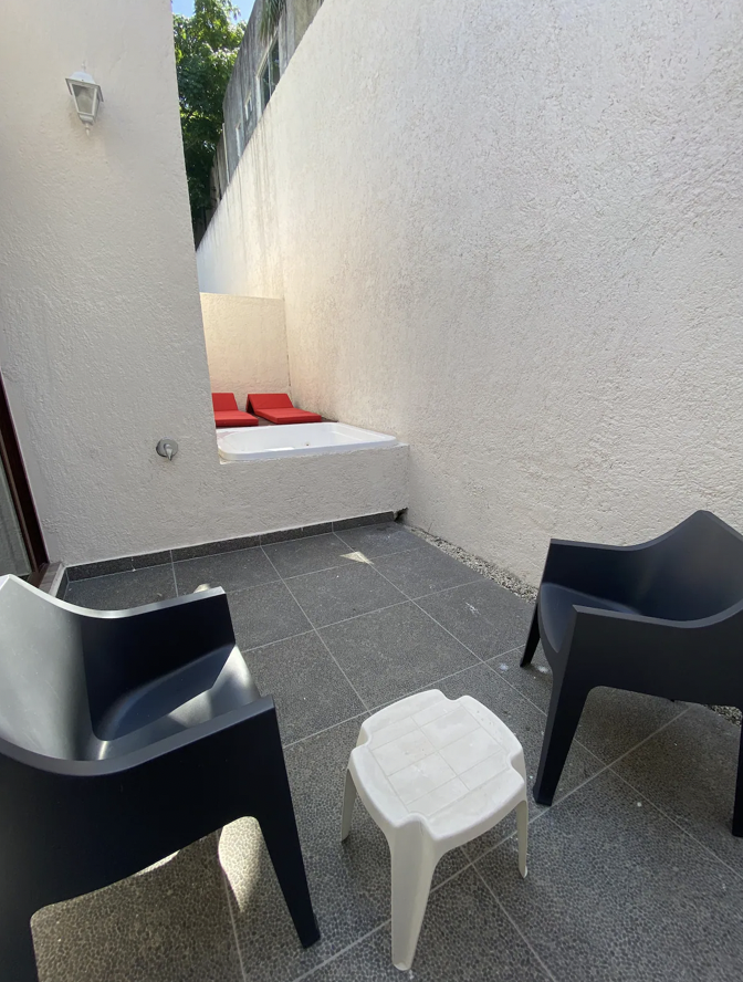 Private terrace with jacuzzi, red loungers and chairs at Villa La Ceiba, Playa del Carmen